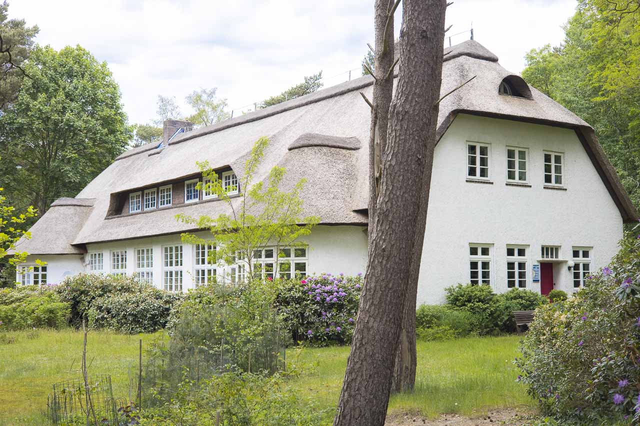Gebäude der HiFi ZEILE in der schönen Natur von Worpswede